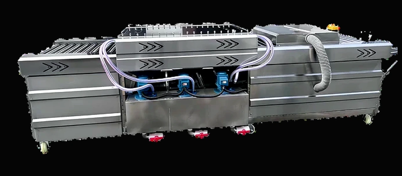 Aluminum plate cleaning machine with hot-water circulation and drying