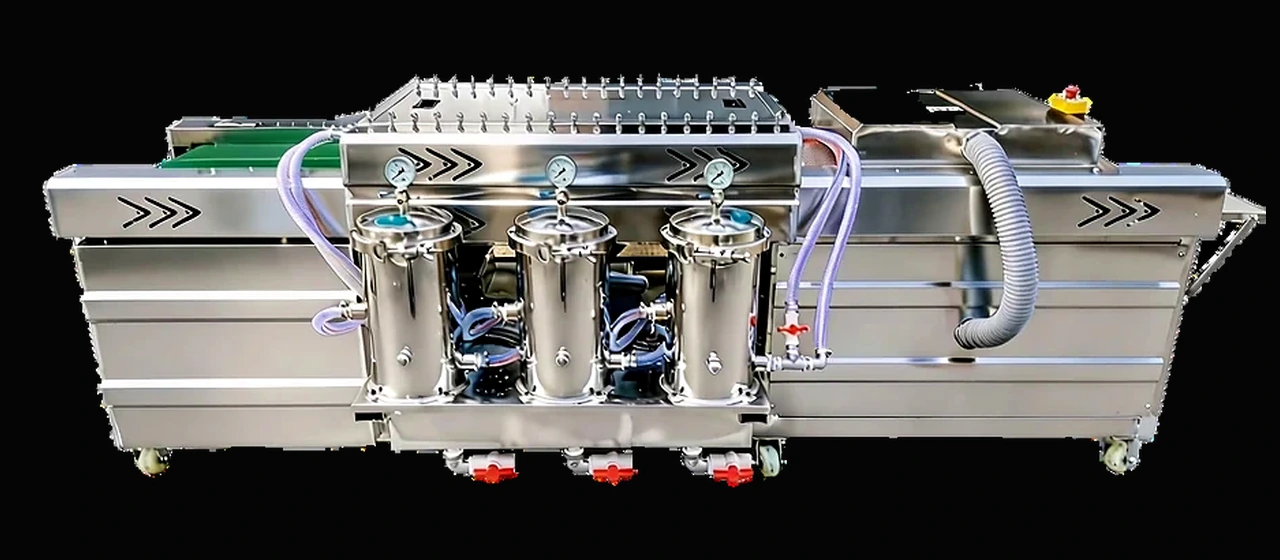 Flat hardware tool cleaning machine with roller brush washing and drying