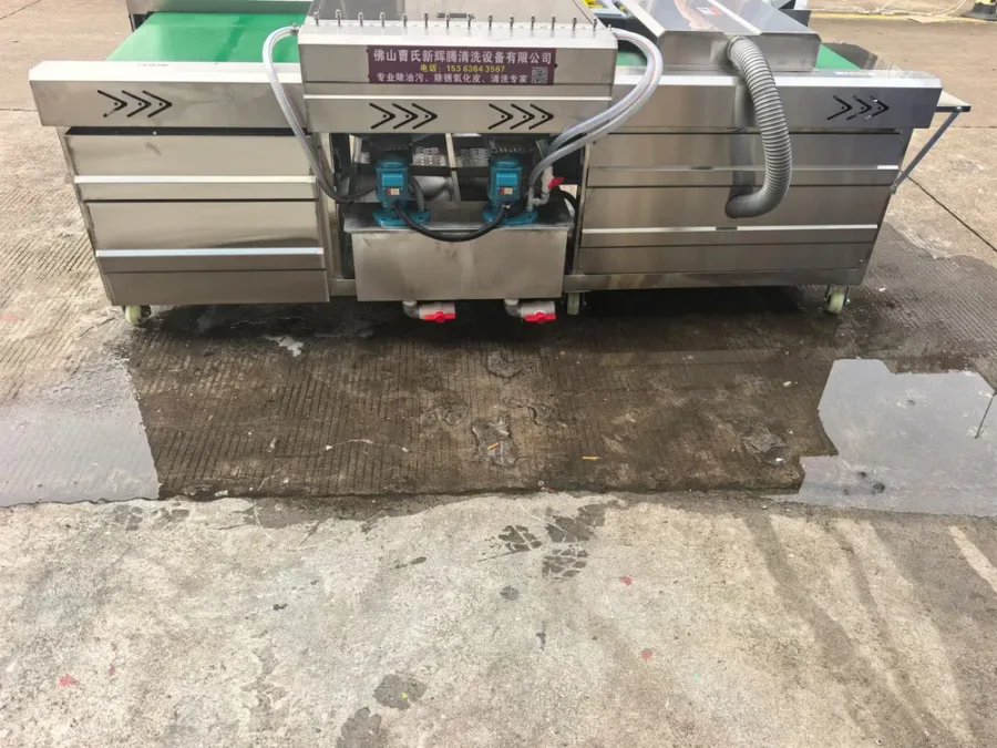 Double-tank industrial cleaning machine for washing and rinsing